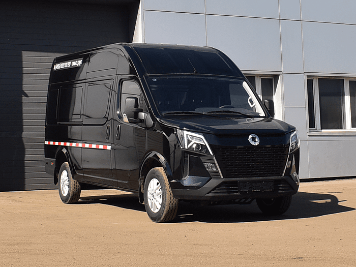 Цельнометаллический фургон черный DongFeng
